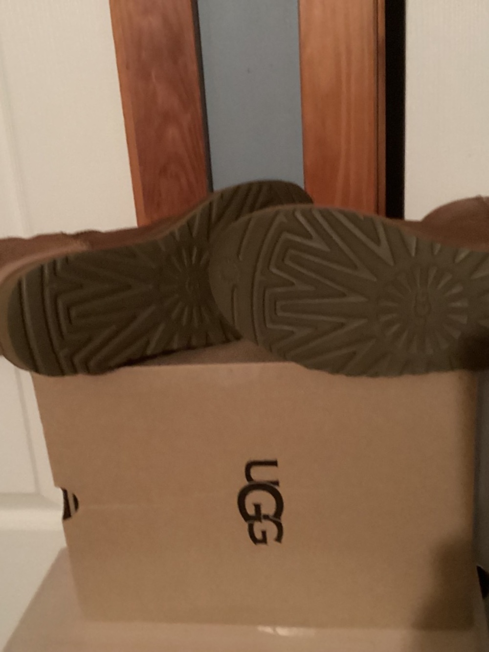 UGG - Picture 4 of 4